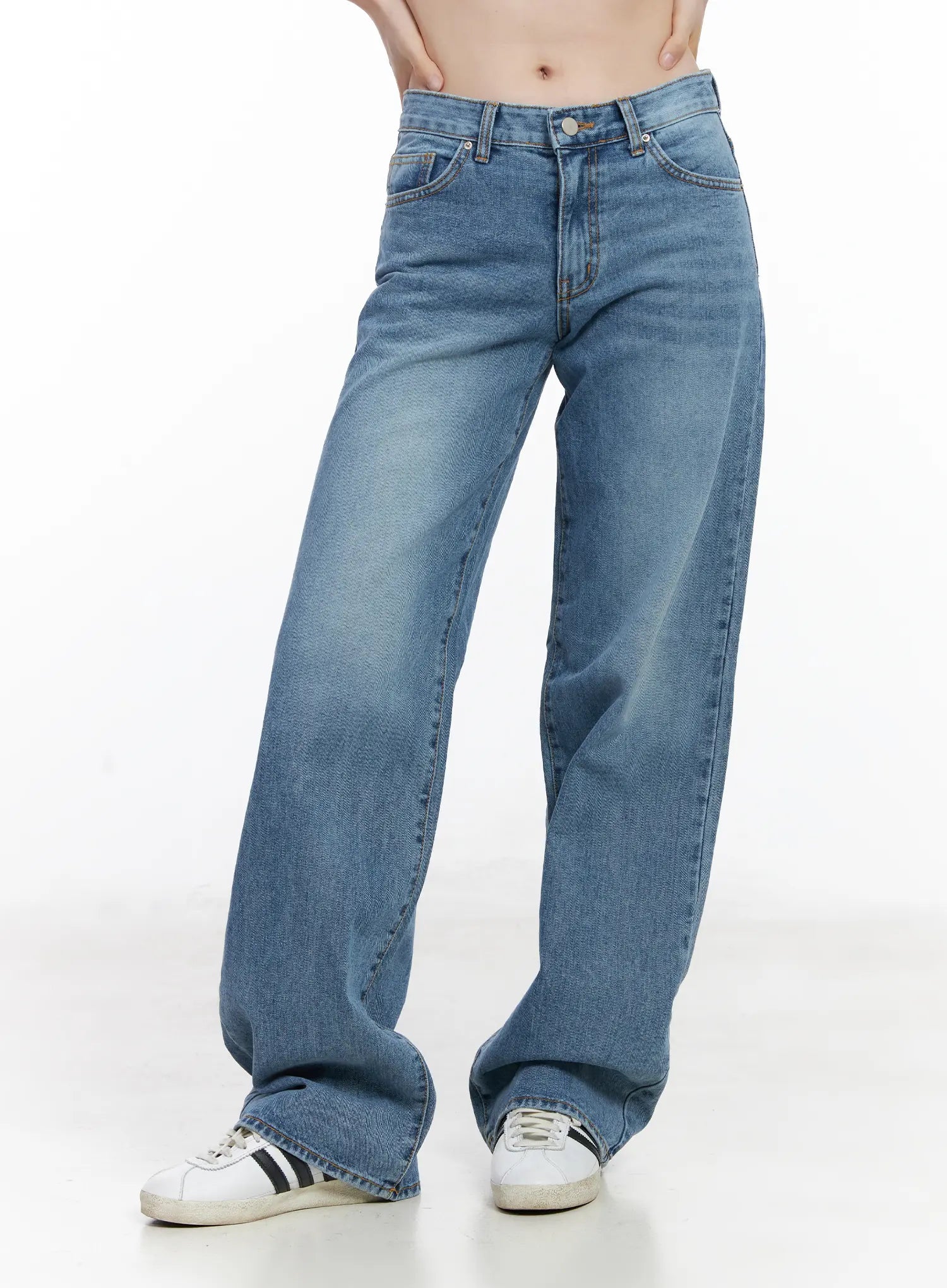 Maisy Casual Wide Leg Jeans CJ519 in blue, front mid-length view on model, washed wide-leg silhouette from waist to hem, low-rise fit with front pockets, sneakers.