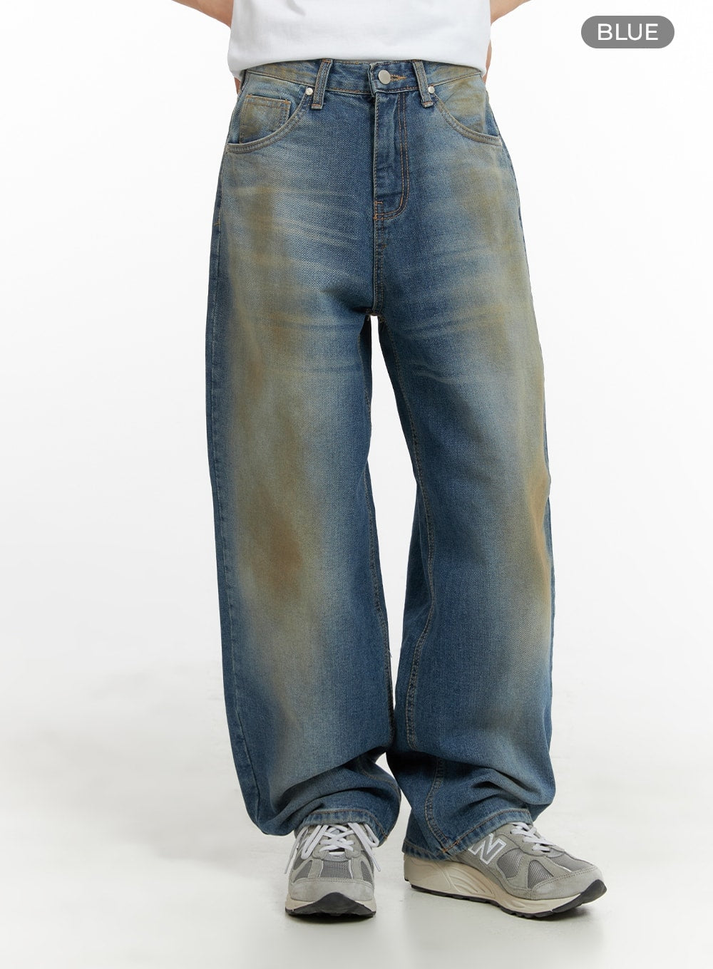 Vintage Washed Baggy Jeans CM426 in blue, front color-swatch shot on model, cropped at torso, showcasing full vintage yellow-tinted wash pattern across wide baggy legs.