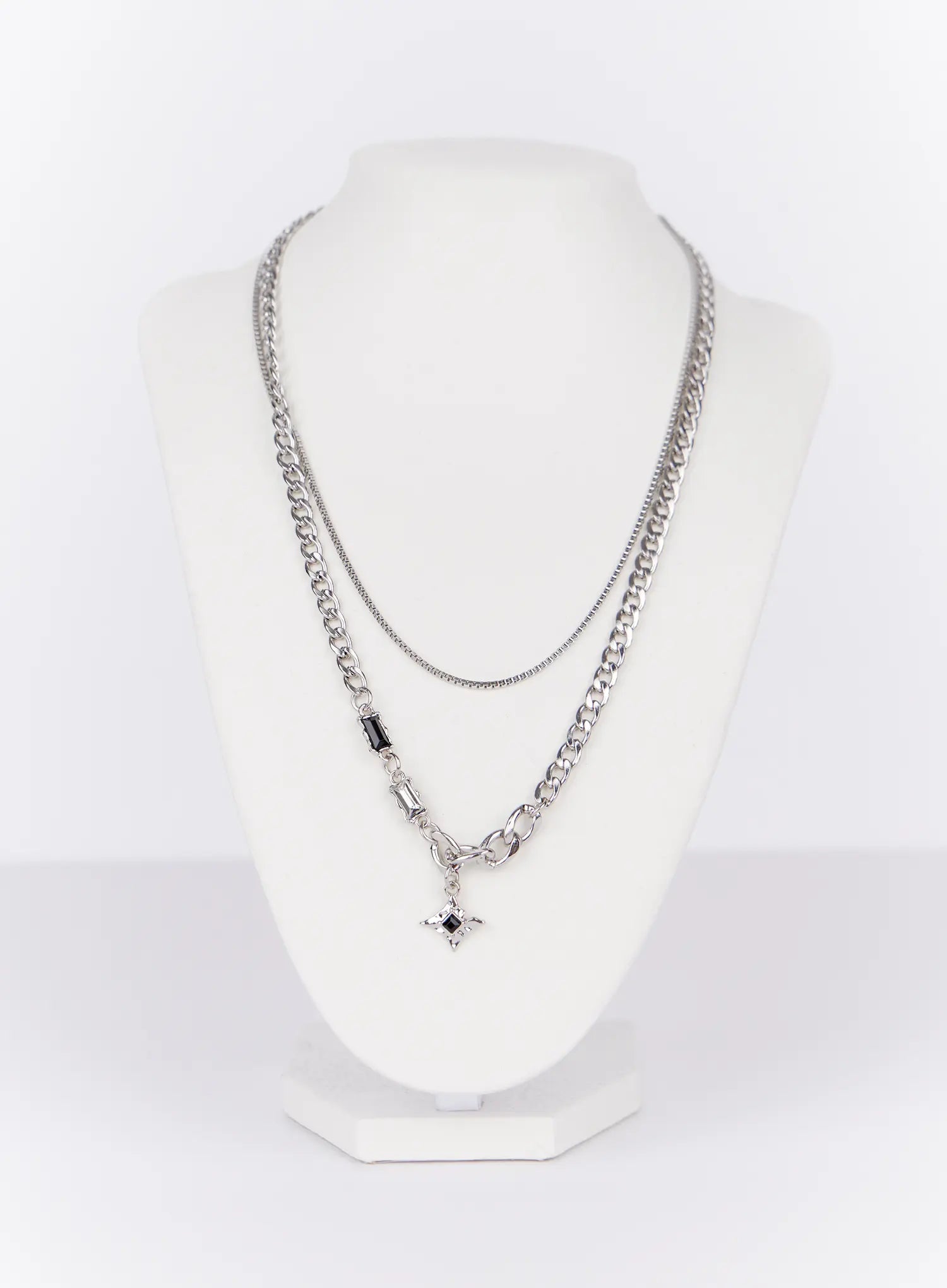bold-chain-layered-necklace-io527 / Silver