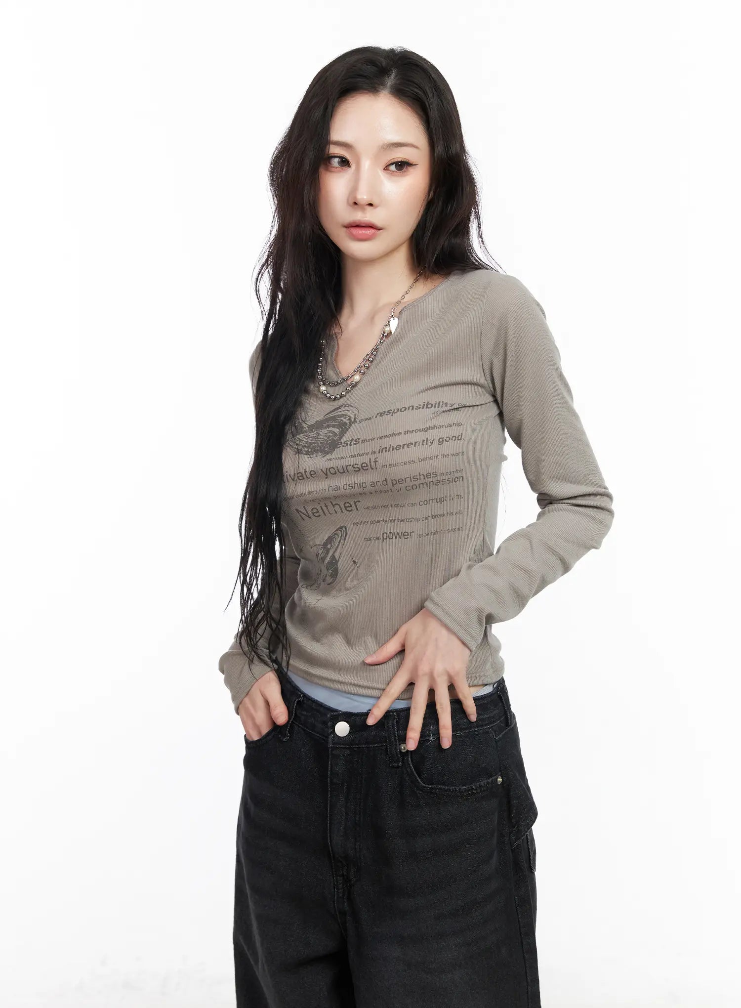 v-neck-ribbed-graphic-long-sleeve-top-cm519