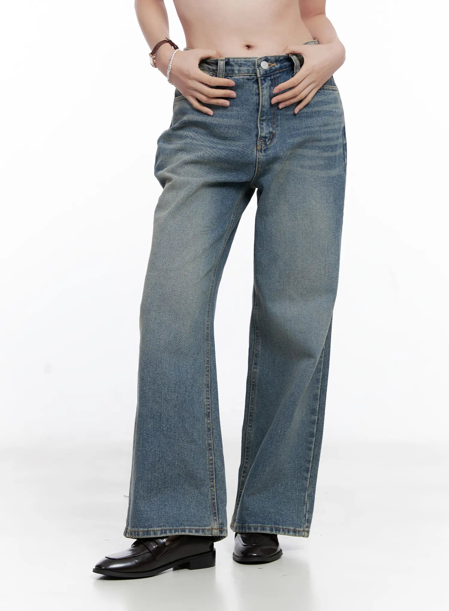 Qu Wide-Leg Vintage Wash Jeans CG521 in blue, front three-quarter view on model with hands on waist, emphasizing high-rise fit, cotton wide-leg cut, and vintage wash texture.