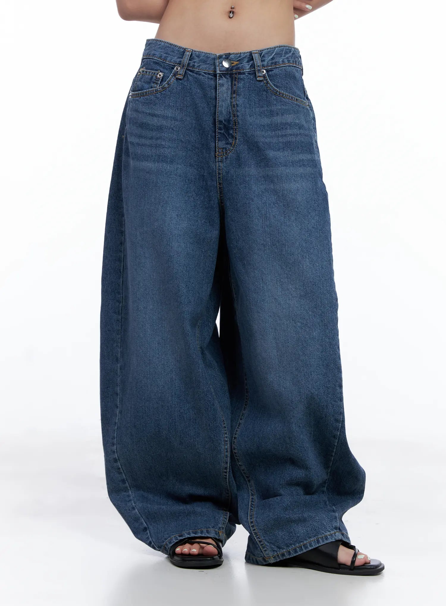 Shuhua Washed Wide-Leg Denim Jeans CL510 in dark blue, front mid-shot on model from waist to ankle, showing low-rise waistband, washed finish, and oversized leg sweep.