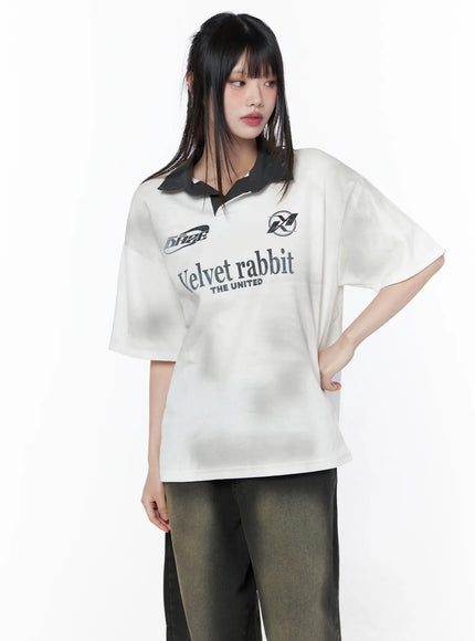 Oversized Collar Jersey CU519 in white, upper-body front on model with hand on hip, boxy short sleeve sporty jersey with dark contrast collar and Velvet rabbit graphic print, paired with dark jeans.