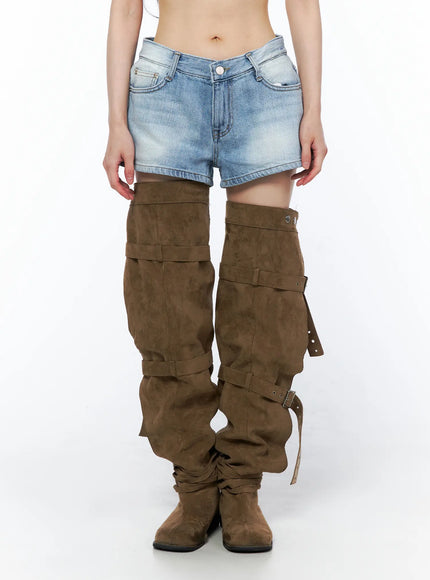 low-rise-hip-padded-denim-shorts-cu511