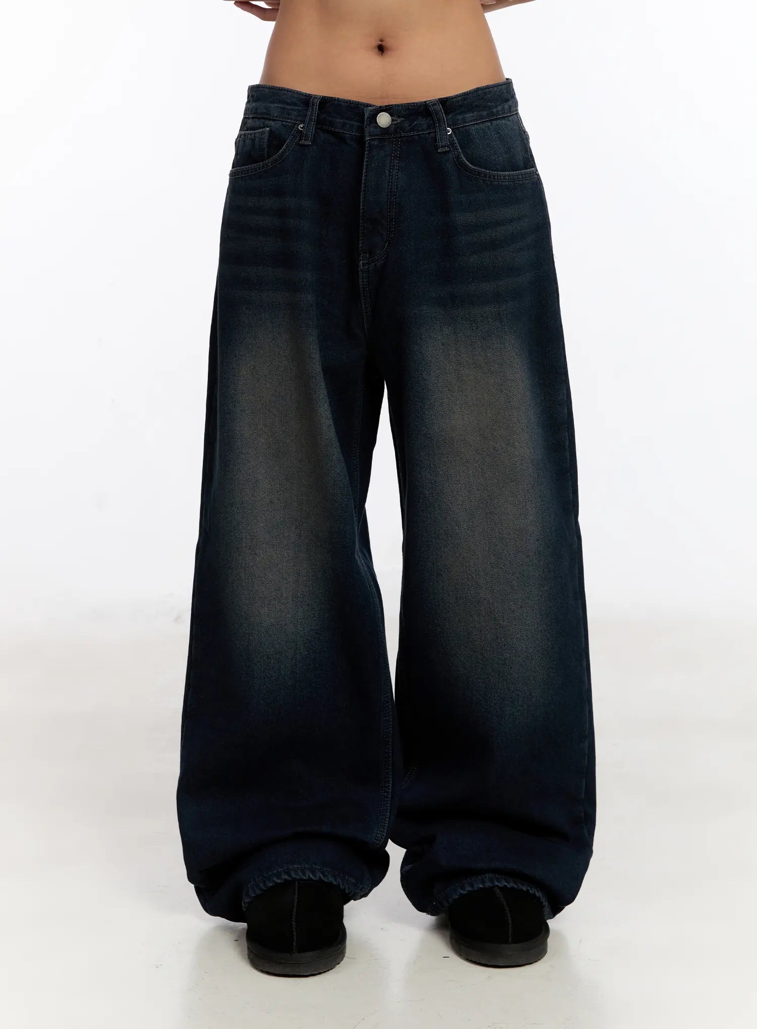 Auro Fleece-lined Wide Leg Jeans CN527 in dark blue, front torso-to-hem view on model, low-rise waistband with silver button, washed faded cotton wide-leg denim, fleece lining visible at hem.