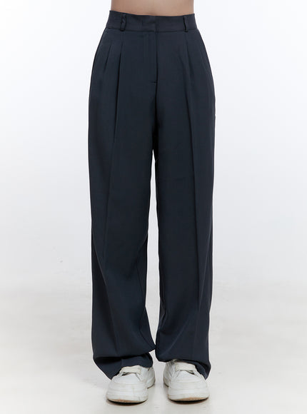 pintuck-straight-fit-slacks-on418