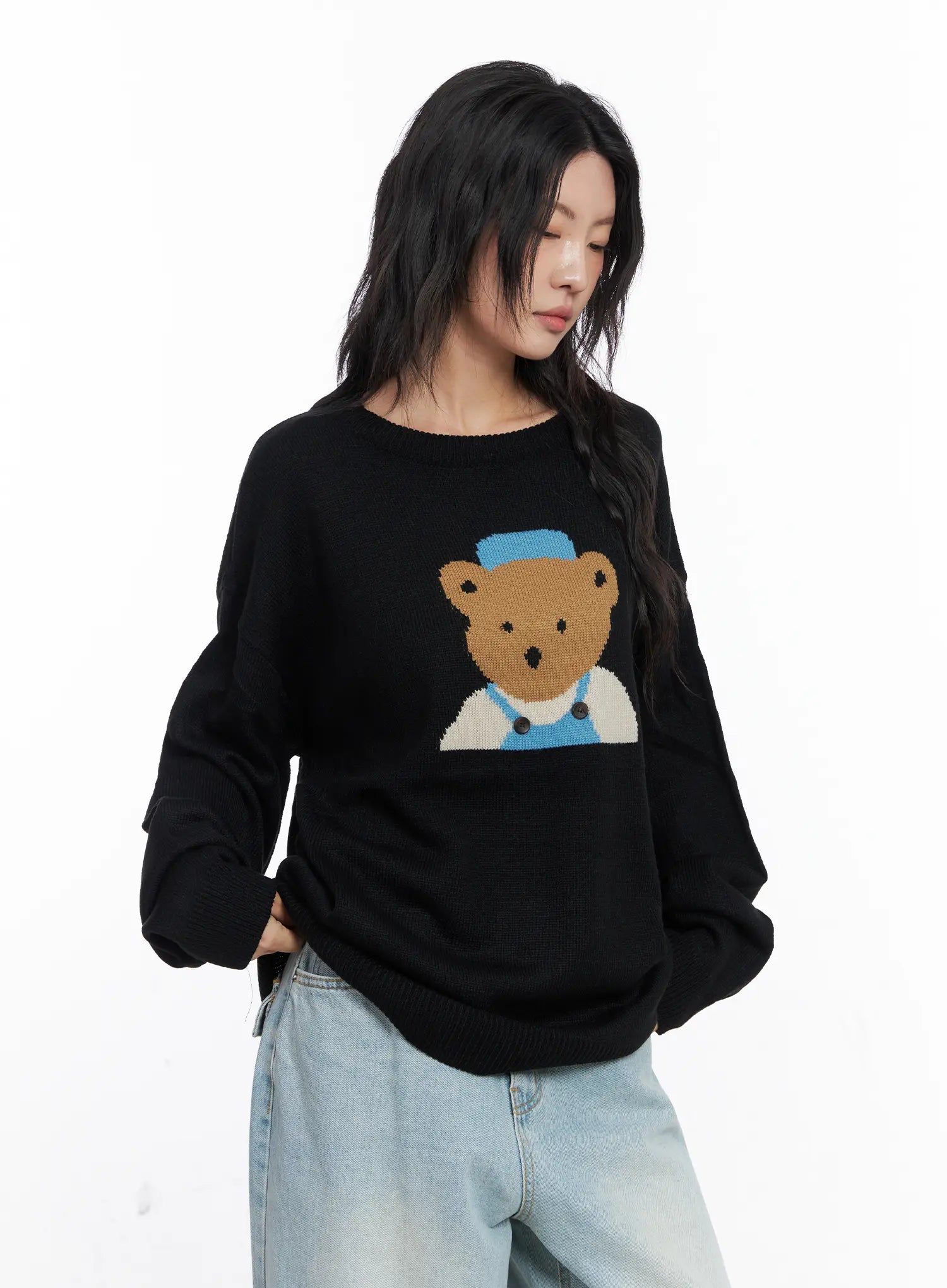 teddy-graphic-u-neck-sweater-co508 / Black