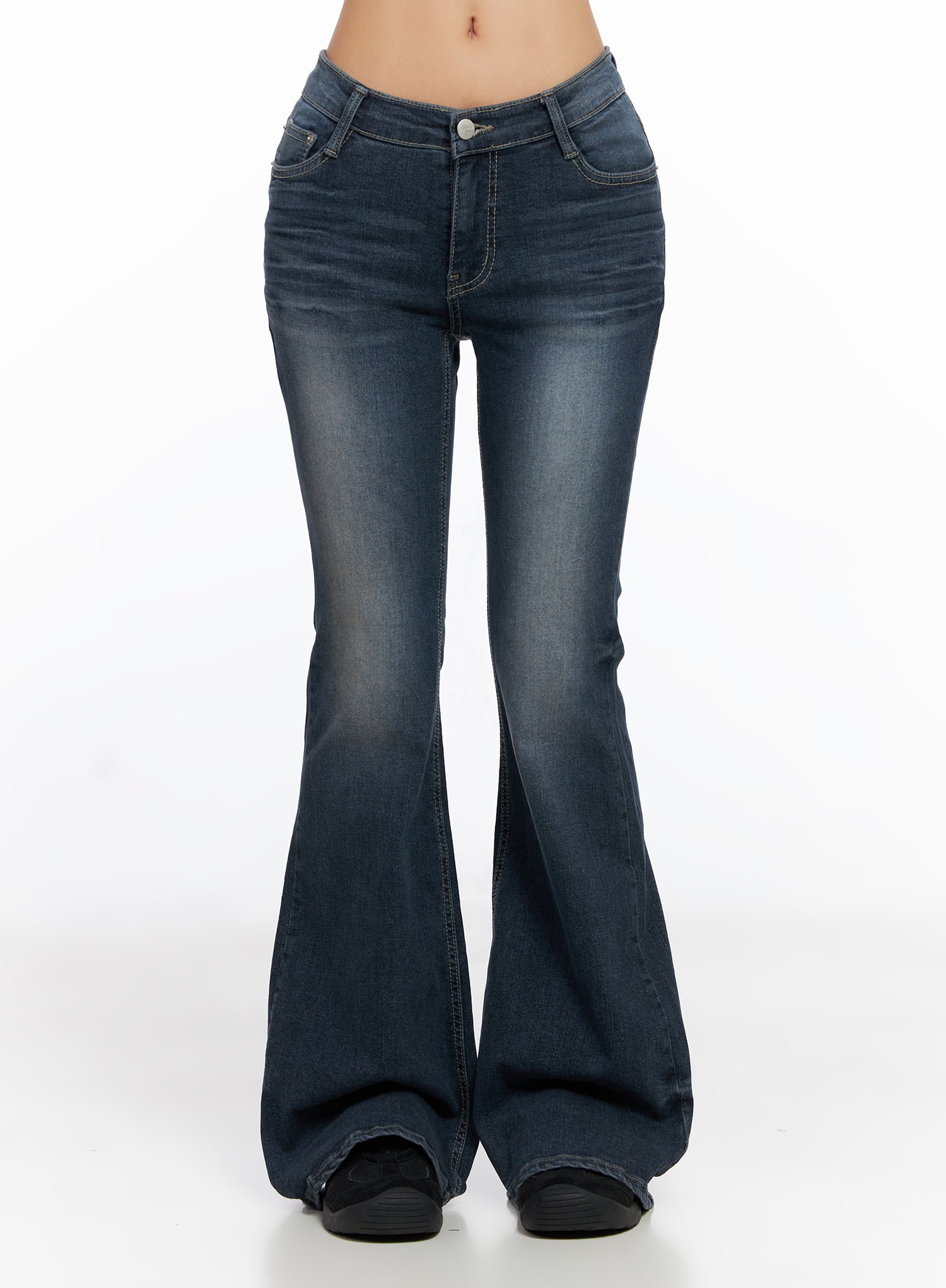 Melina Hip-Pad Low-Rise Flare Jeans CO514 in dark blue, straight-on front product shot with lighter wash variant visible, slim low-rise fit with five-pocket styling and flared long leg.