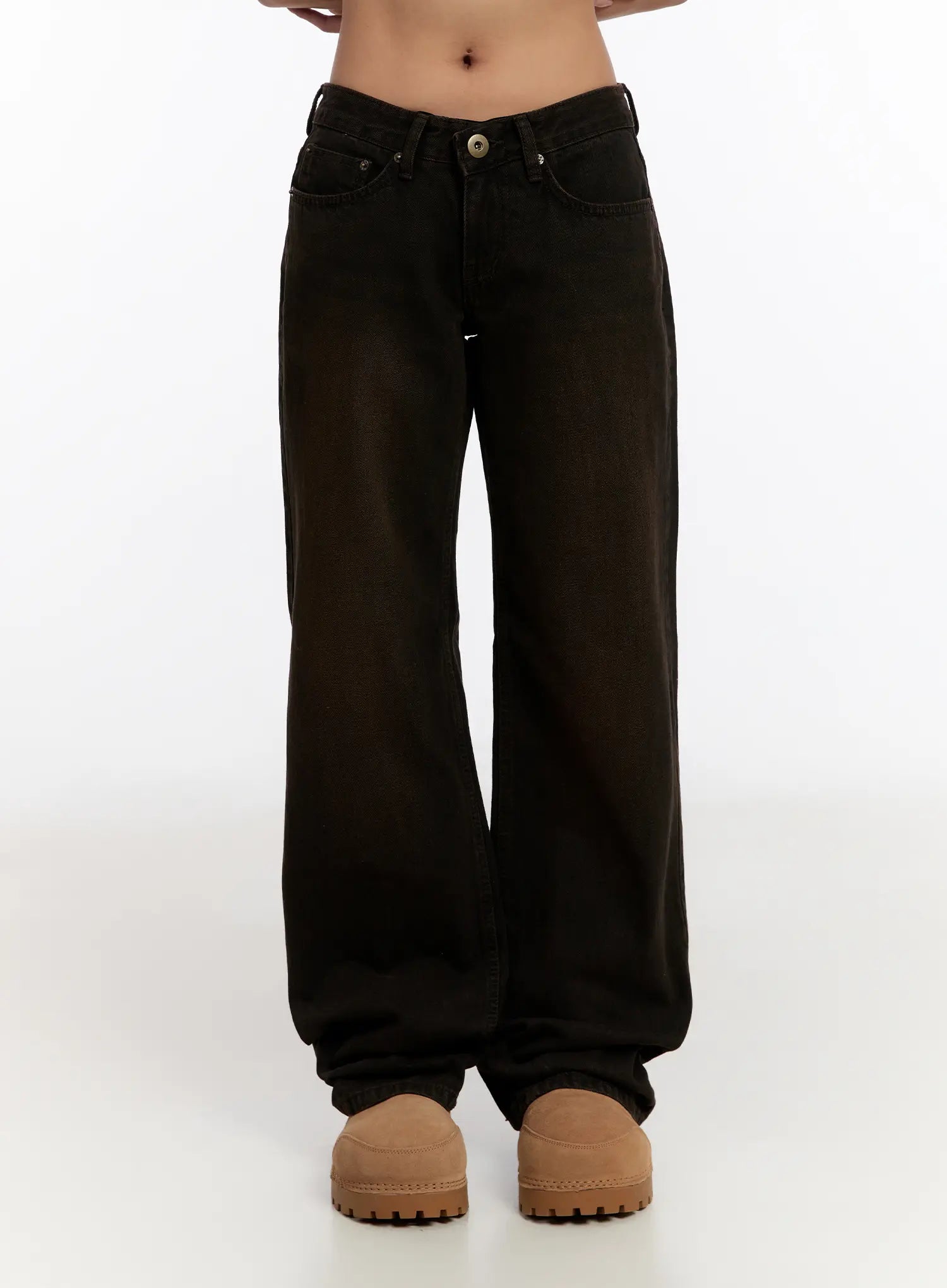 Mael Low Rise Straight Jeans CN527 in black, front full-leg shot on model, featuring V-notch low rise, straight wide leg, washed cotton denim, paired with tan platform clogs.