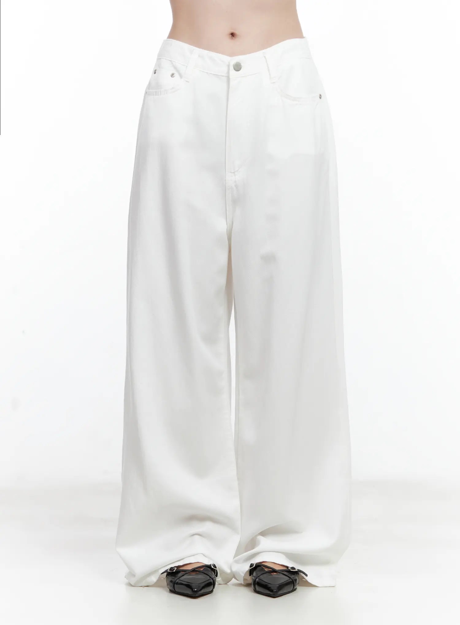 Jennie Baggy Wide-Leg Jeans CL502 in white, front product-focused view on model, V-shaped low-rise waistband, silver rivets, clean minimal solid cotton wide-leg, black buckle shoes.