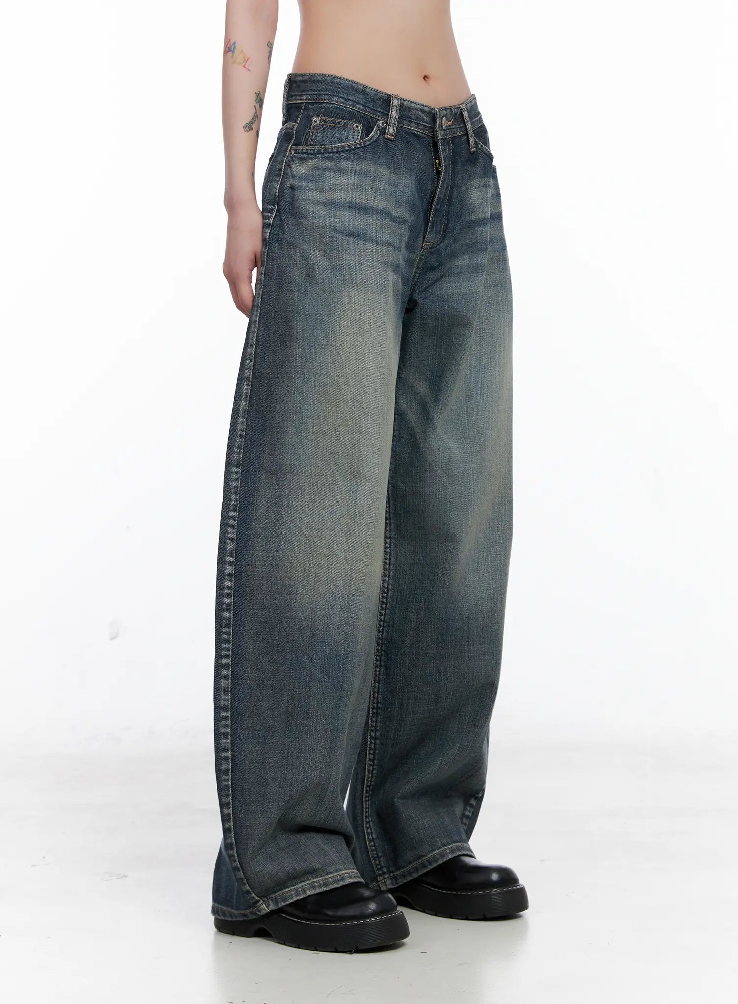 Nellie Baggy Jeans CS526 in blue, three-quarter side view on model, emphasizing the exaggerated wide leg silhouette, washed cotton fabric, and low-rise fit with side seam detail.