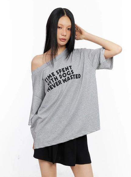 off-shoulder-relaxed-fit-graphic-tee-cl530