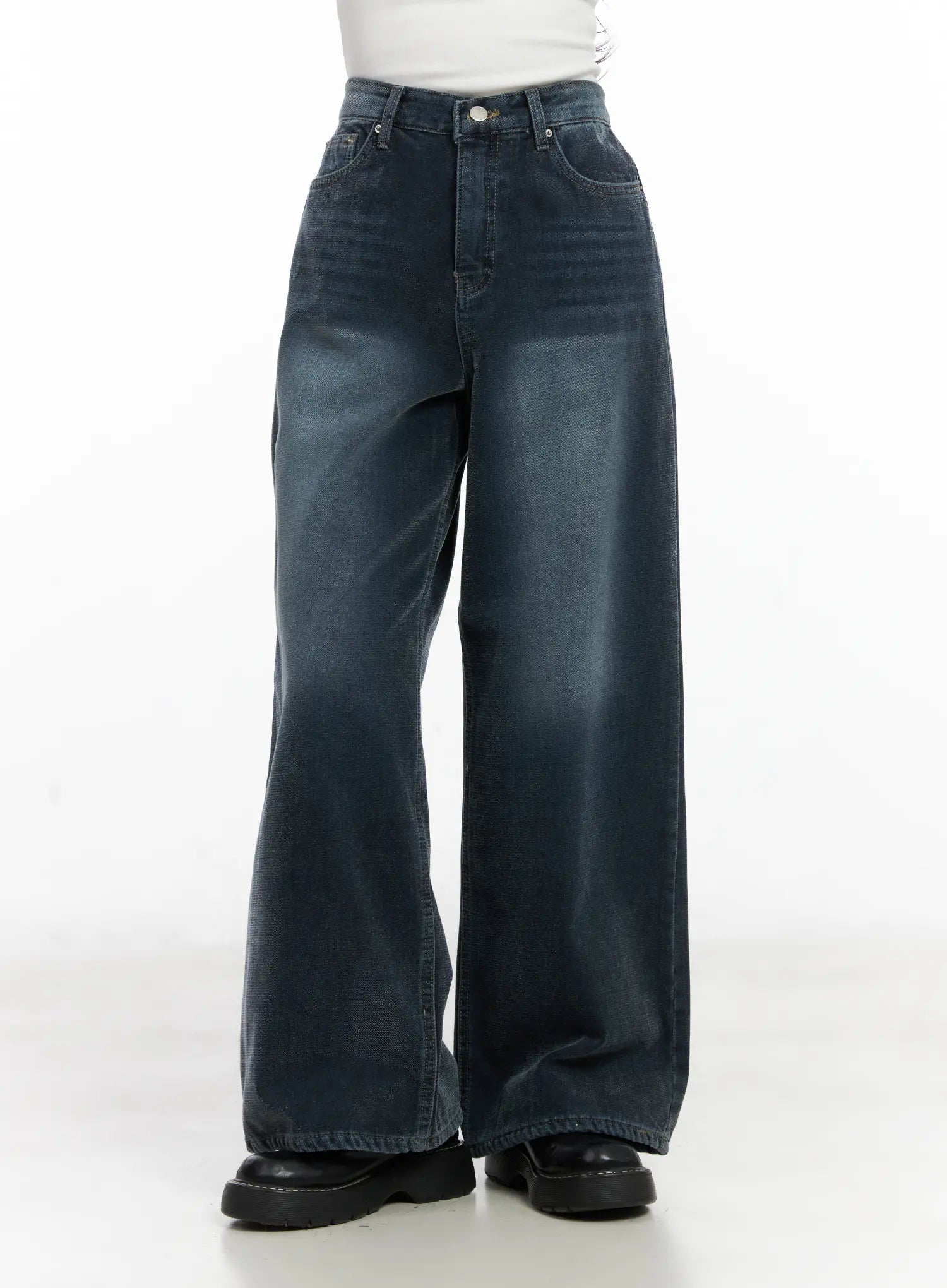 Zariah Baggy Jeans CN526 in dark blue, front three-quarter view on model, wide-leg washed cotton with high rise, front pockets, and floor-grazing long length.