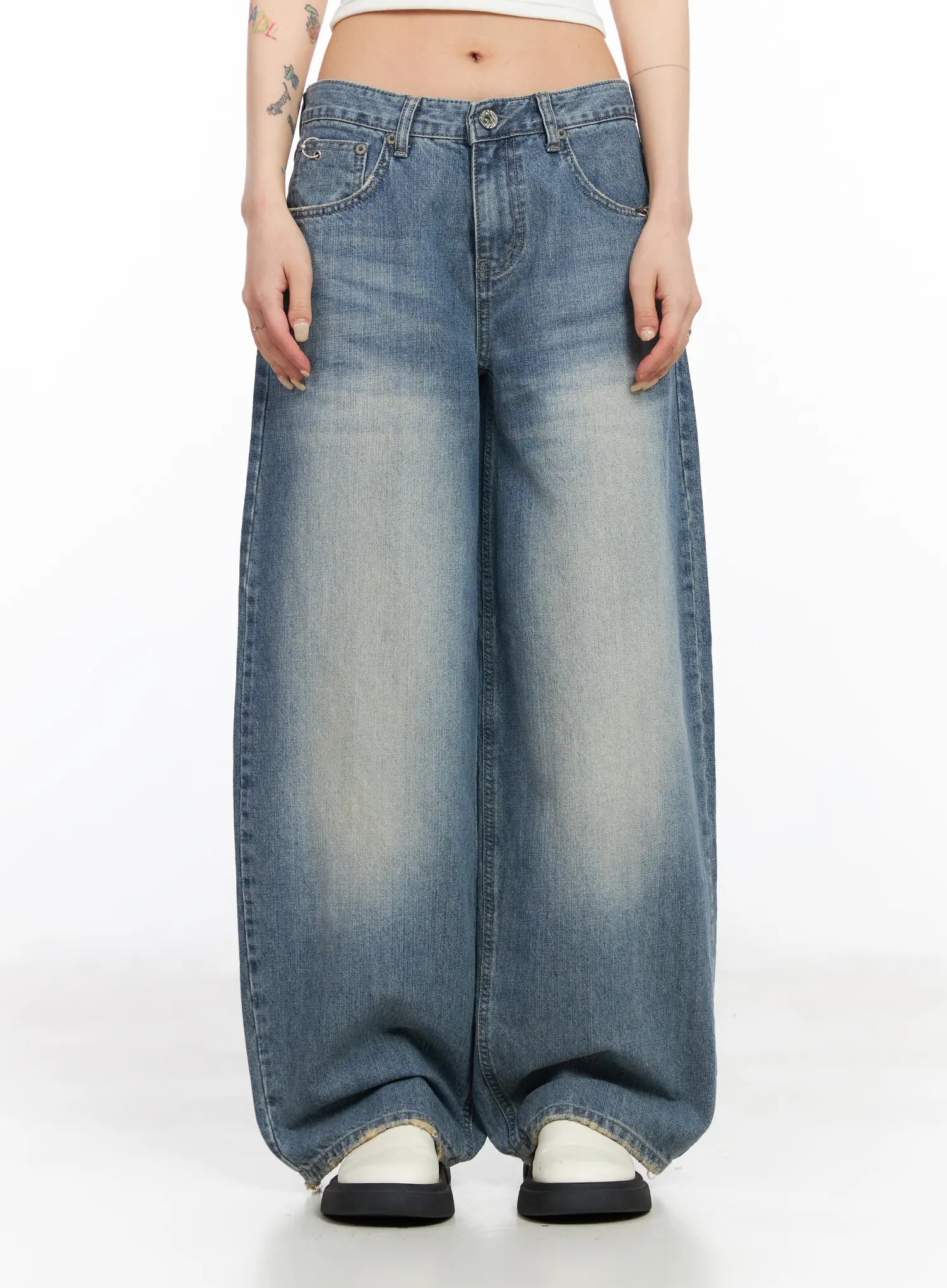 itzel-low-rise-wide-leg-jeans-cm516