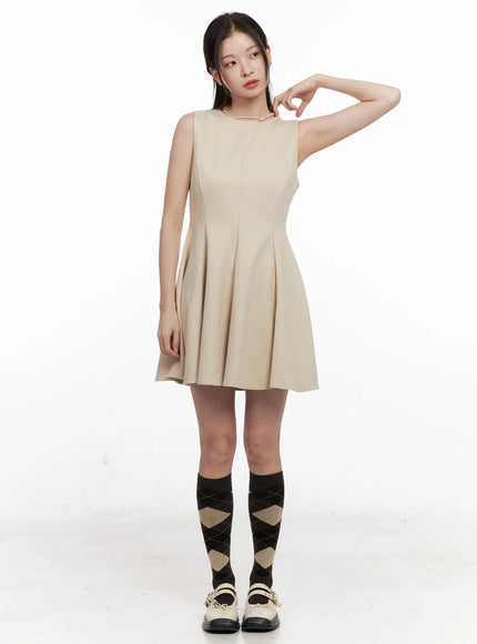 classic-pleated-flare-mini-dress-cn504 / Light beige