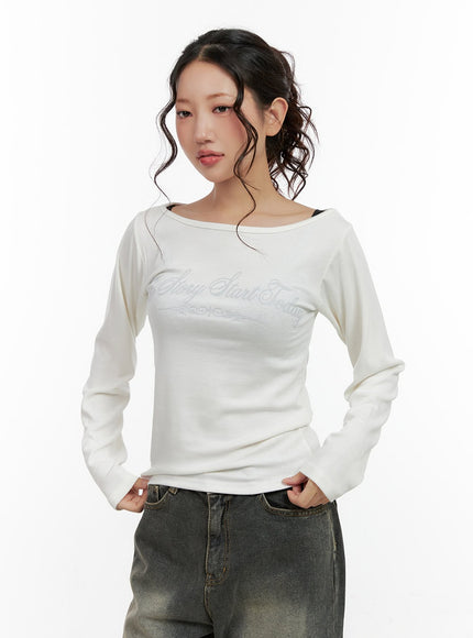 printed-boat-neck-long-sleeve-shirt-cn404 / Light beige