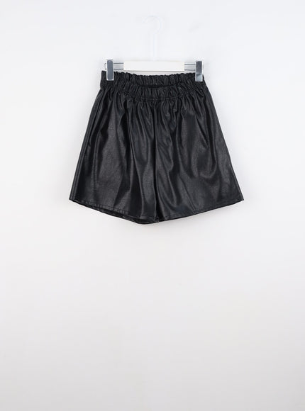 faux-leather-elastic-waist-shorts-co323