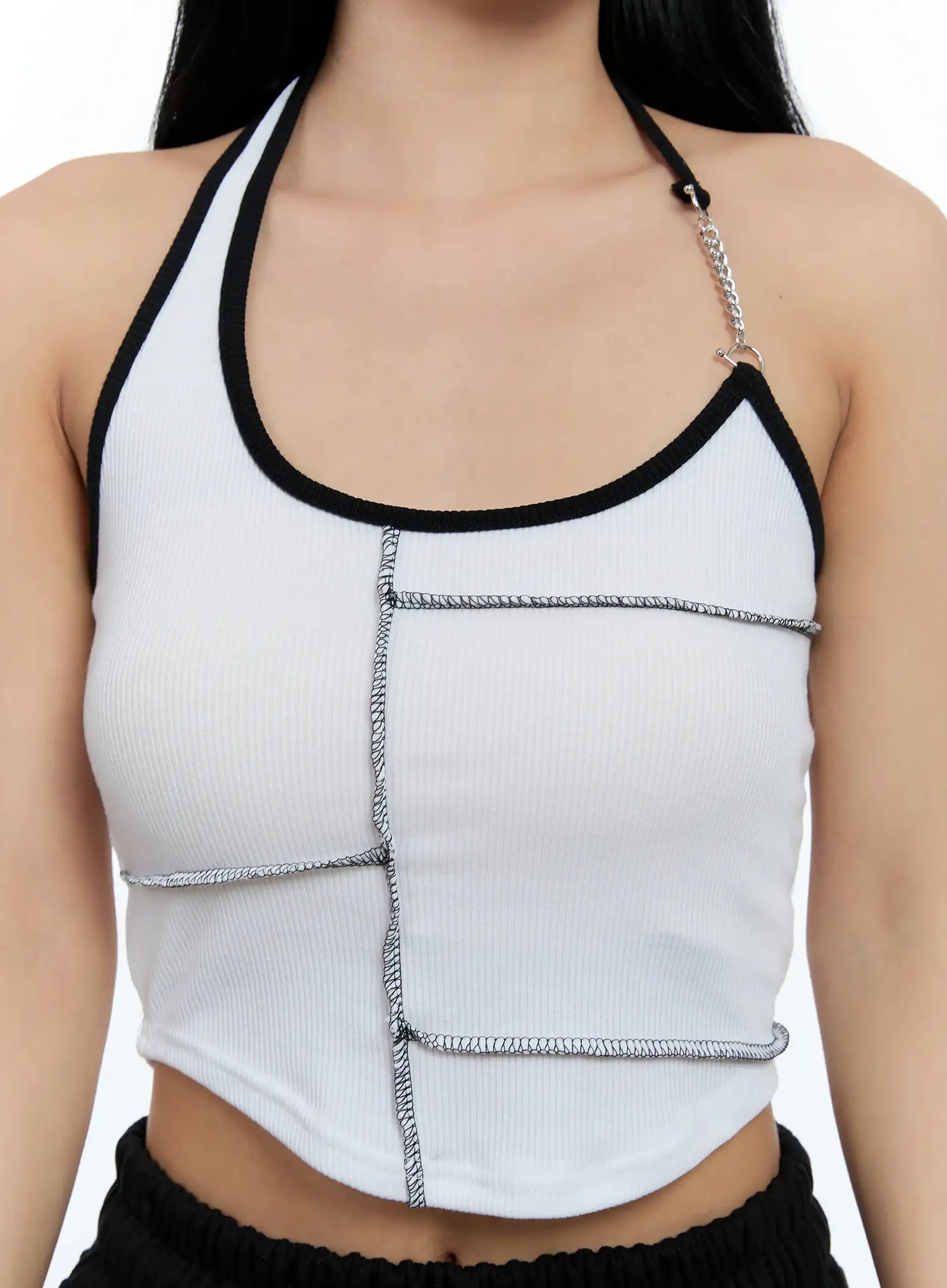 contrast-chain-accent-halter-tank-cl530