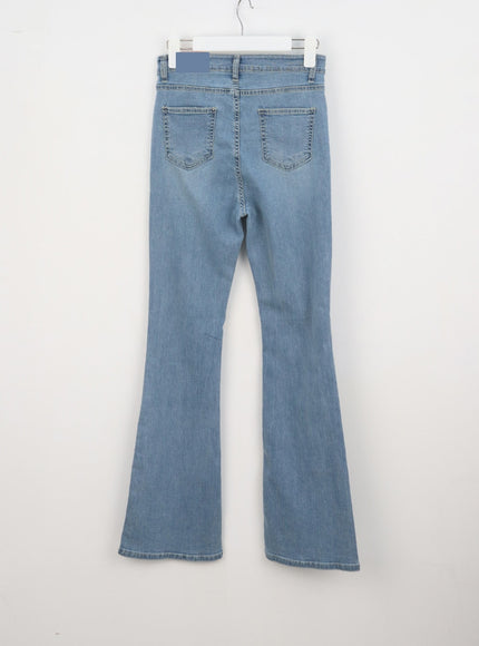 light-wash-bootcut-jeans-cy330