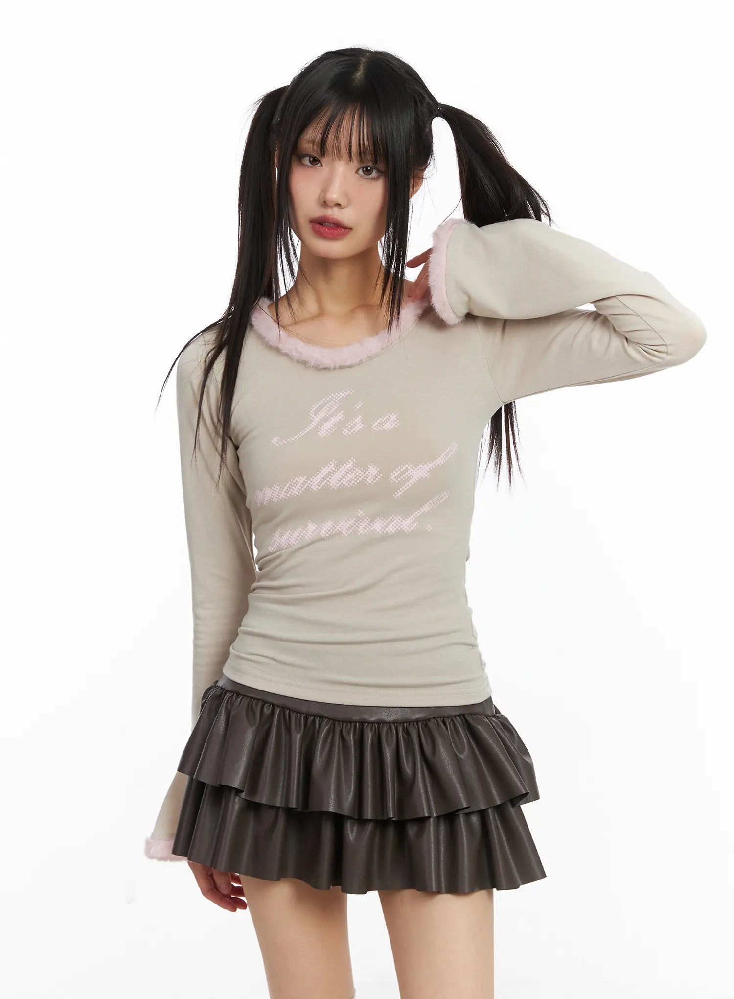 faux-fur-trim-fleece-long-sleeve-top-cd518 / Beige