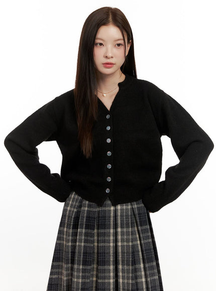 cozy-buttoned-knit-cardigan-on422 / Black