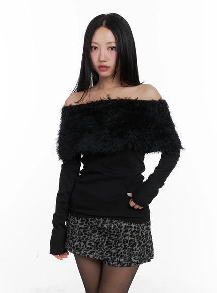 off-shoulder-faux-fur-long-sleeve-top-cd501 / Black
