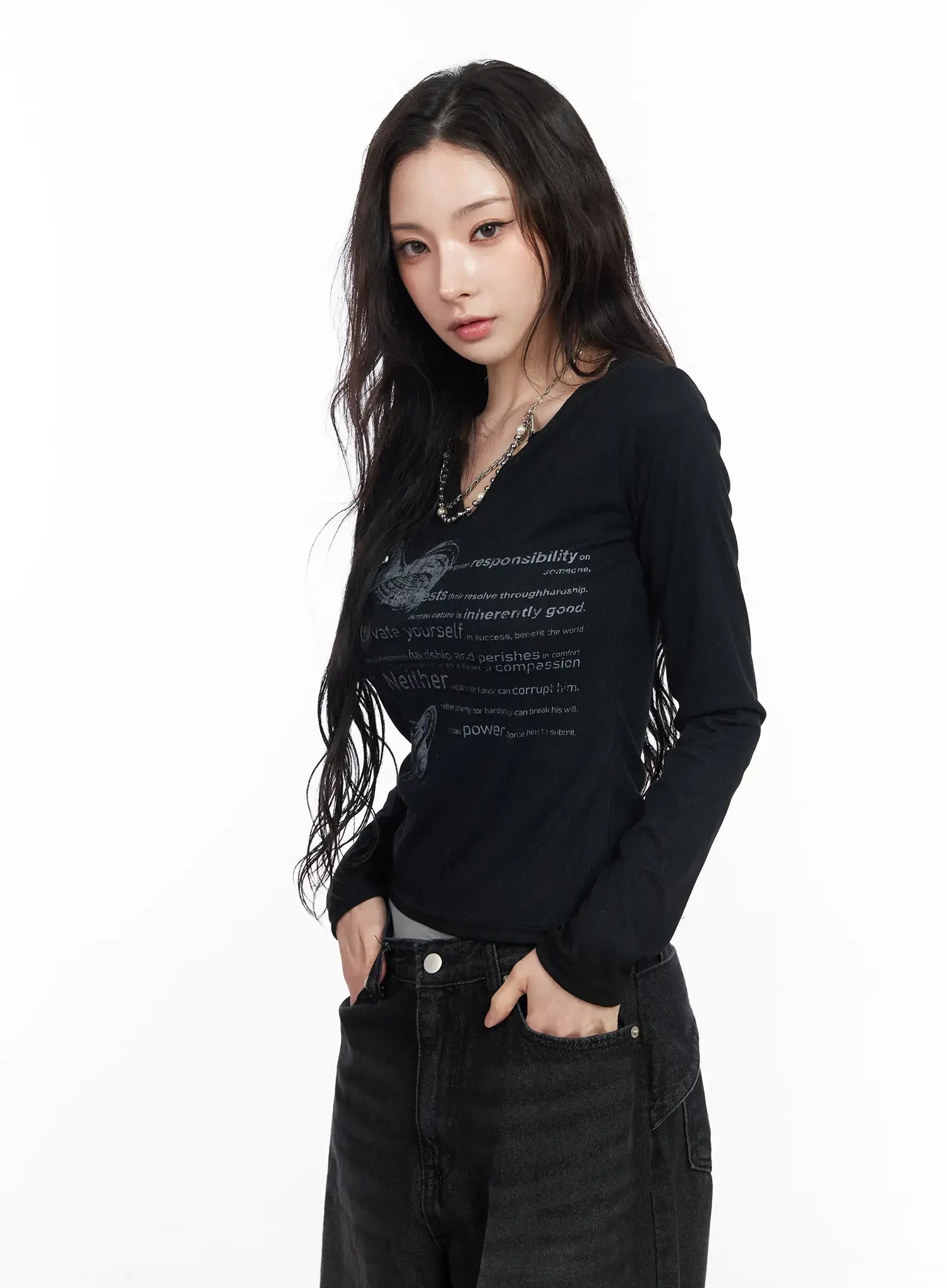 v-neck-ribbed-graphic-long-sleeve-top-cm519 / Black