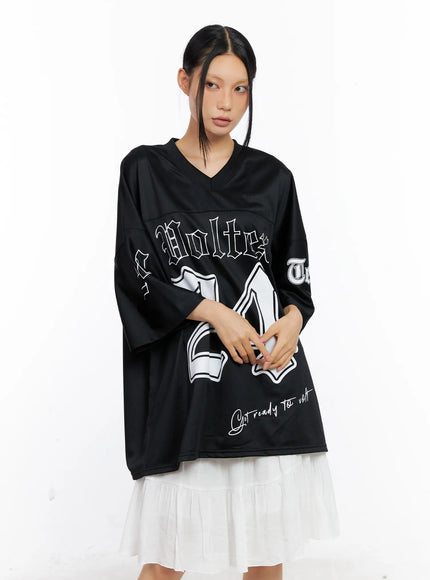 oversized-v-neck-graphic-tee-cl529 / Black