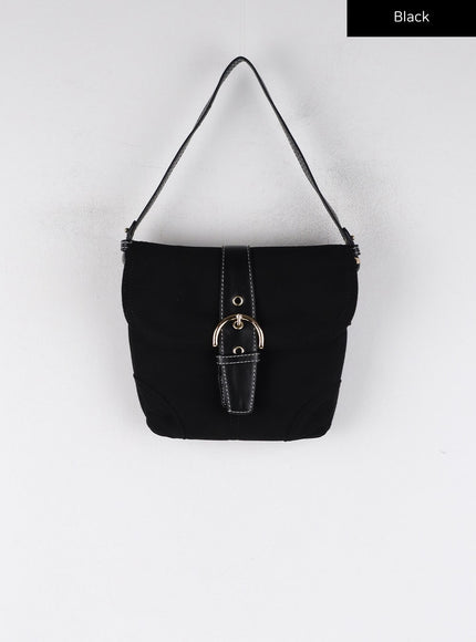 suede-buckle-shoulder-bag-cd311 / Black