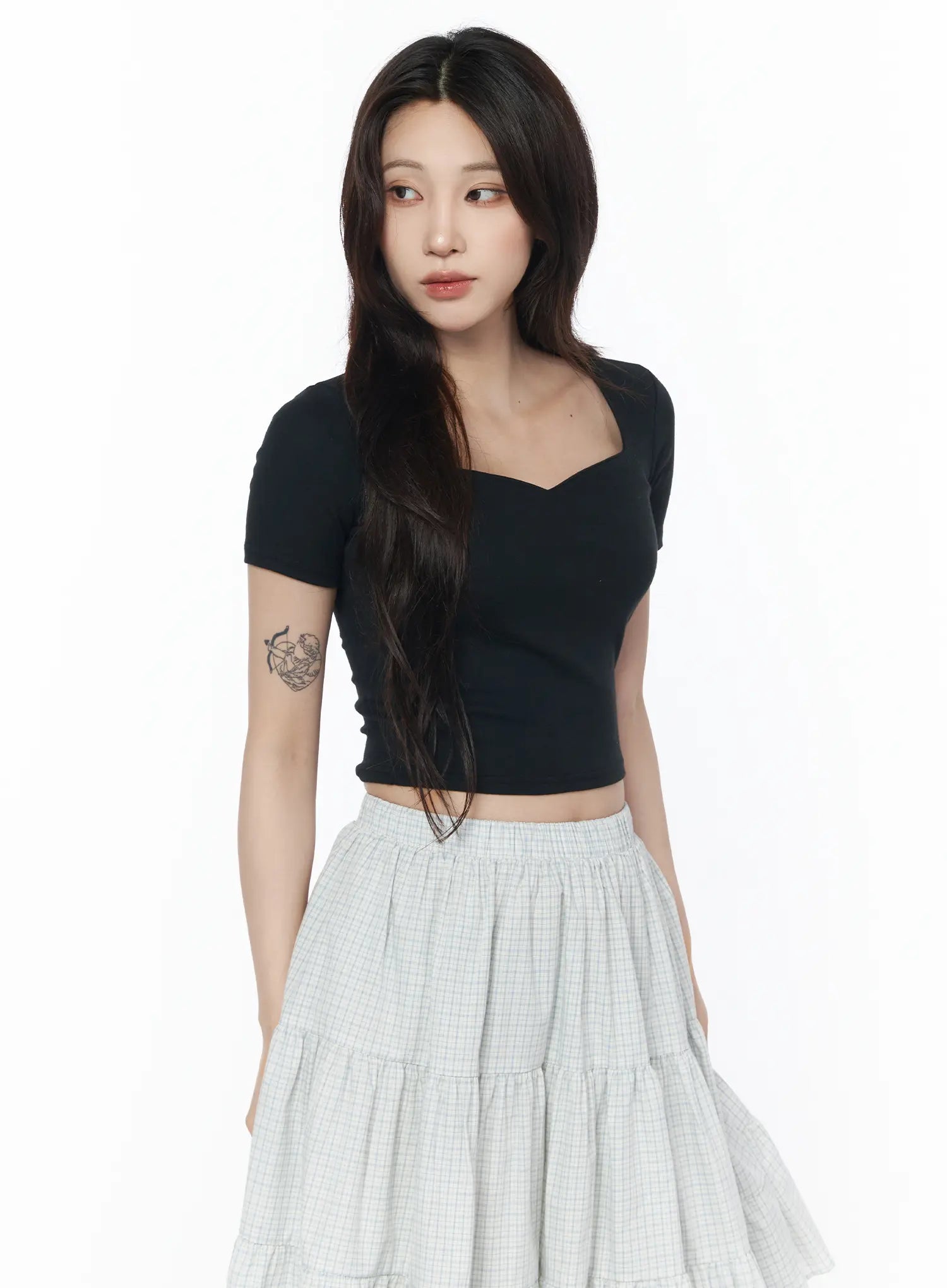 heart-neck-cropped-tee-cu510 / Black