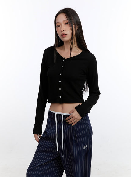 v-neck-buttoned-crop-cardigan-co431 / Black