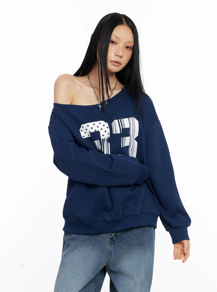 one-shoulder-graphic-lettering-sweatshirt-cs509 / Dark blue