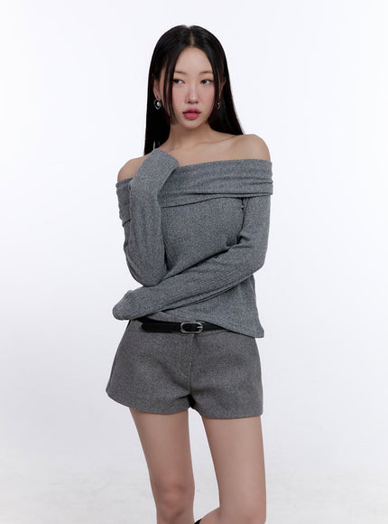 sleek-off-shoulder-asymmetrical-top-cj513 / Gray