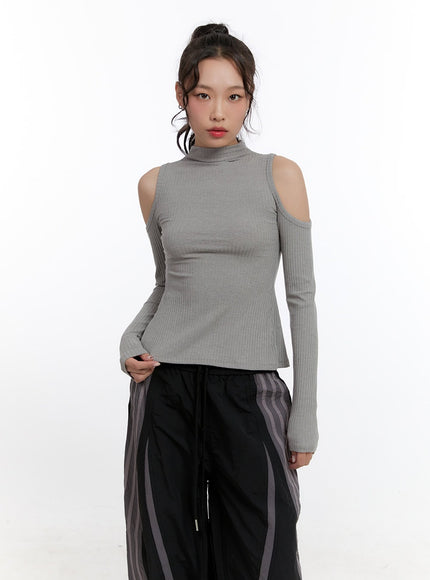 slim-fit-turtleneck-cut-out-top-cn421 / Gray