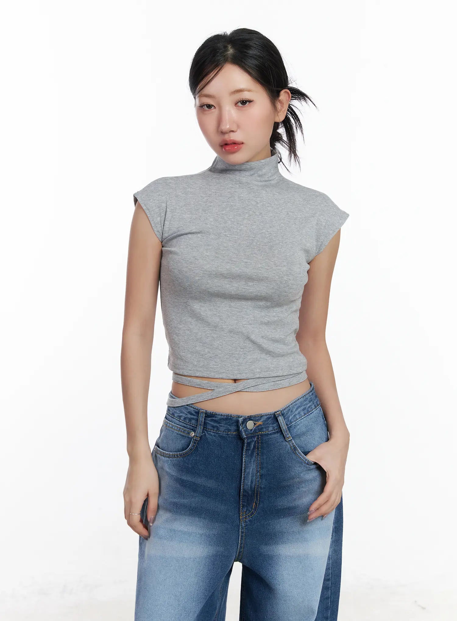 strap-detail-mock-neck-crop-top-cj530 / Gray
