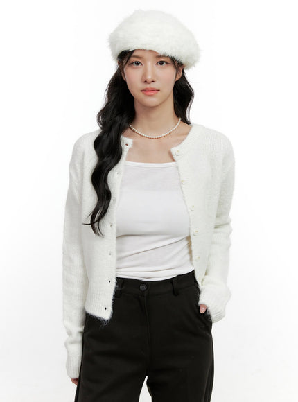 cozy-buttoned-cardigan-on404 / Light beige