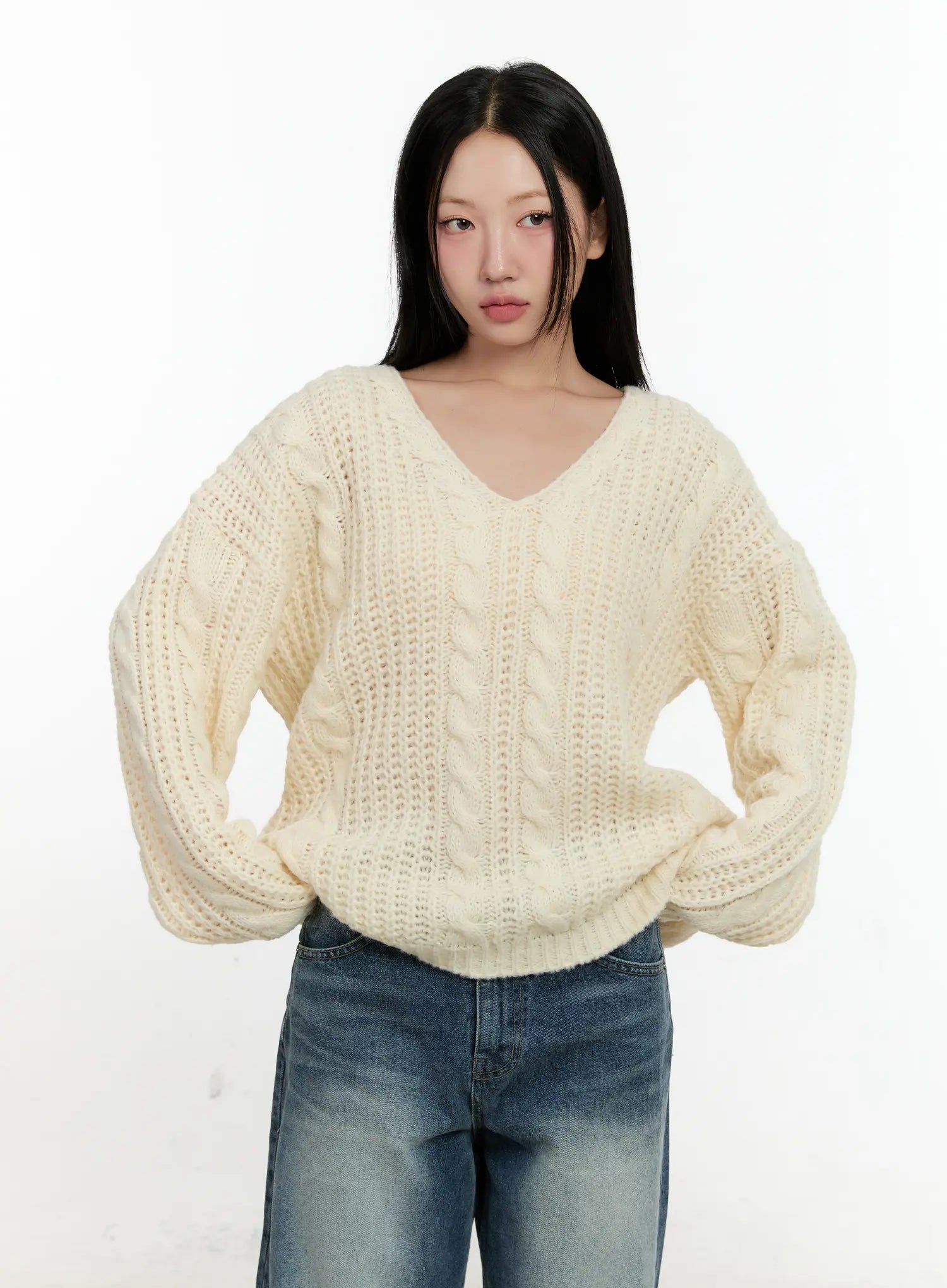 cozy-cable-knit-oversized-v-neck-sweater-cn505 / Light beige