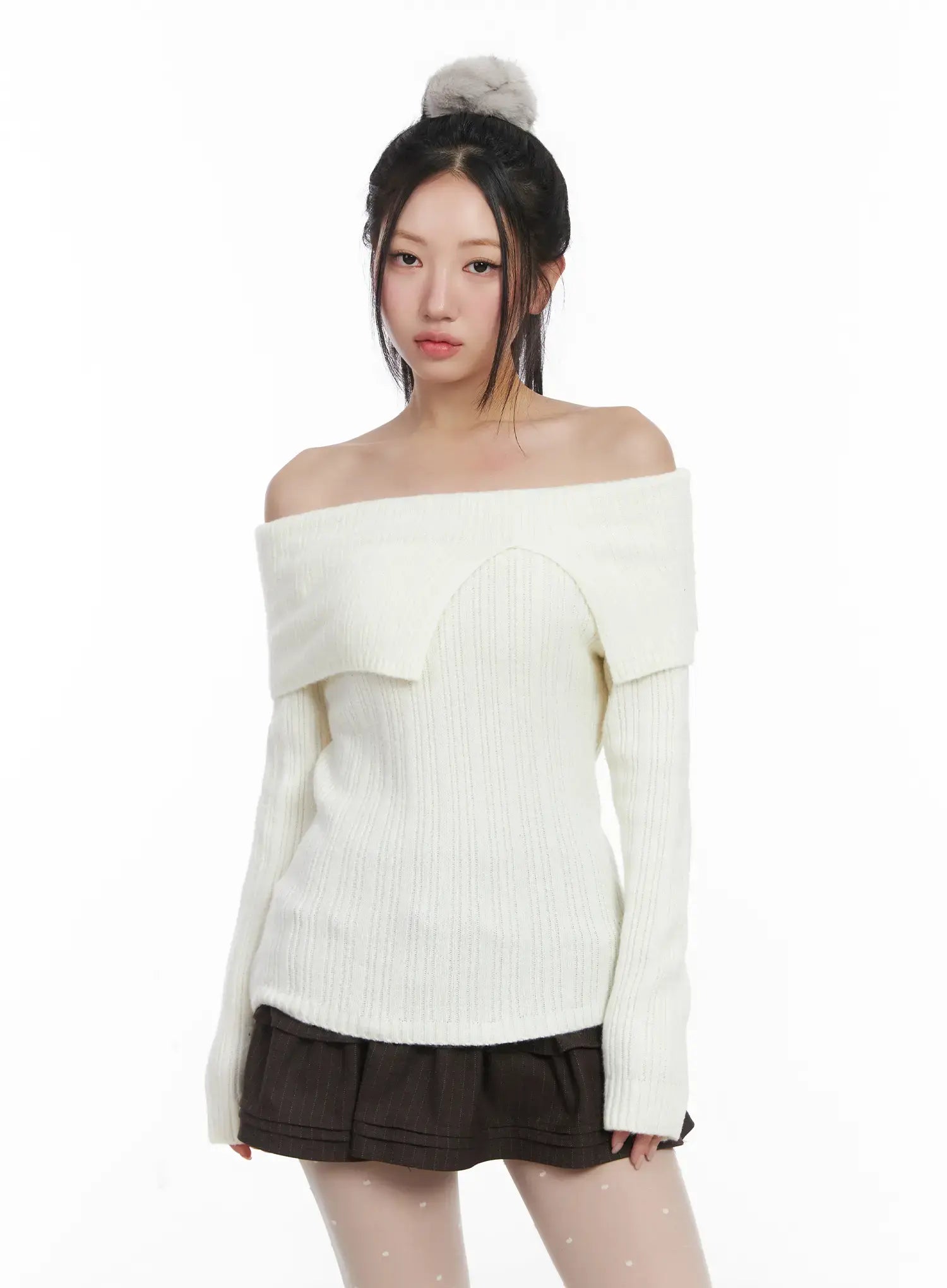 cozy-ribbed-relaxed-neck-knit-top-cd530 / Light beige