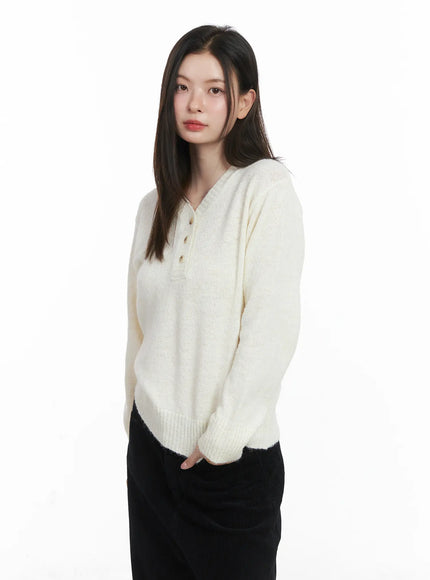 soft-knit-henley-neck-sweater-cj507 / Light beige