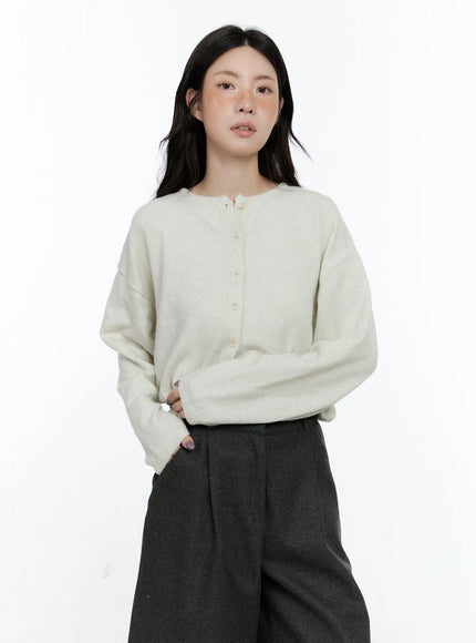 classic-round-neck-cardigan-cn517 / Light beige