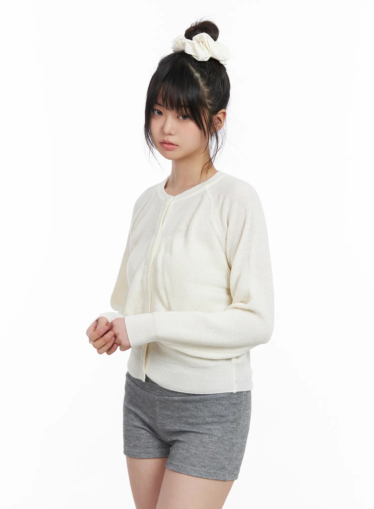 classic-round-button-up-cardigan-cm513 / Light beige