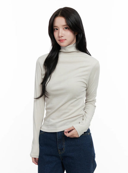 basic-loose-fit-turtleneck-long-sleeve-co523 / Light beige