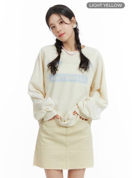 cozy-graphic-crewneck-sweatshirt-om420 / Light yellow