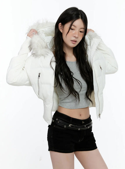cropped-faux-fur-hood-puffer-jacket-cn517 / White