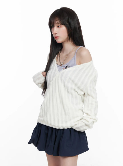 v-neck-knit-sweater-cf523 / White