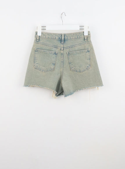 light-ripped-denim-shorts-cu327