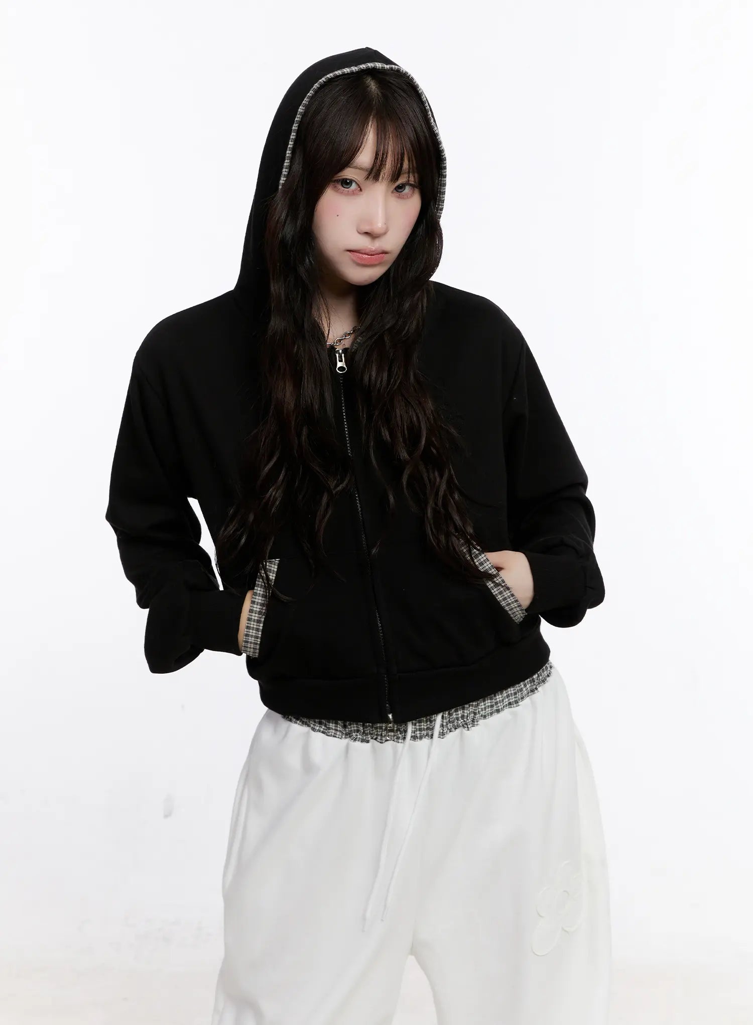 plaid-trim-crop-zip-up-hoodie-cs530 / Black