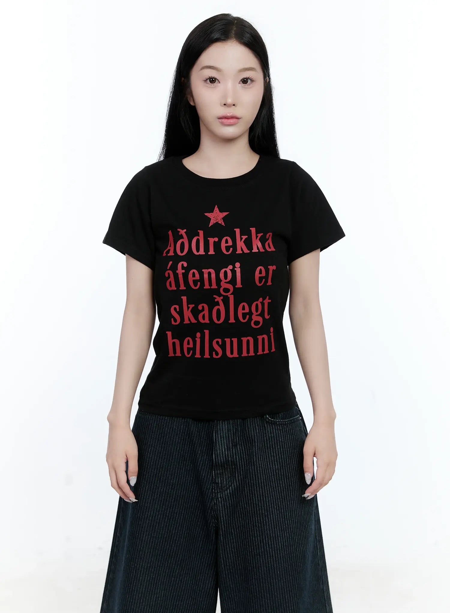 graphic-semi-crop-tee-cg501 / Black