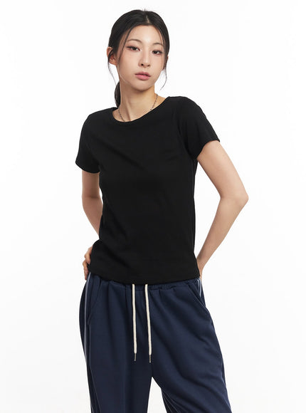 essential-cotton-u-neck-top-ca516 / Black