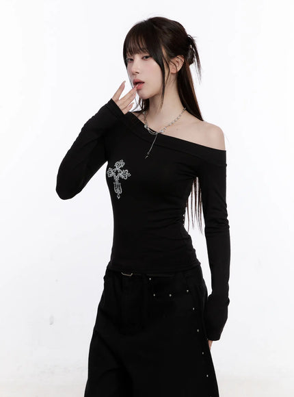 off-shoulder-graphic-long-sleeve-top-cs530 / Black